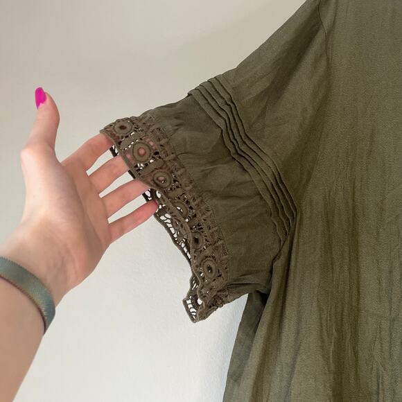 Torrid Olive Green Short Sleeve Blouse with Lace Design Size 2 - Picture 12 of 14